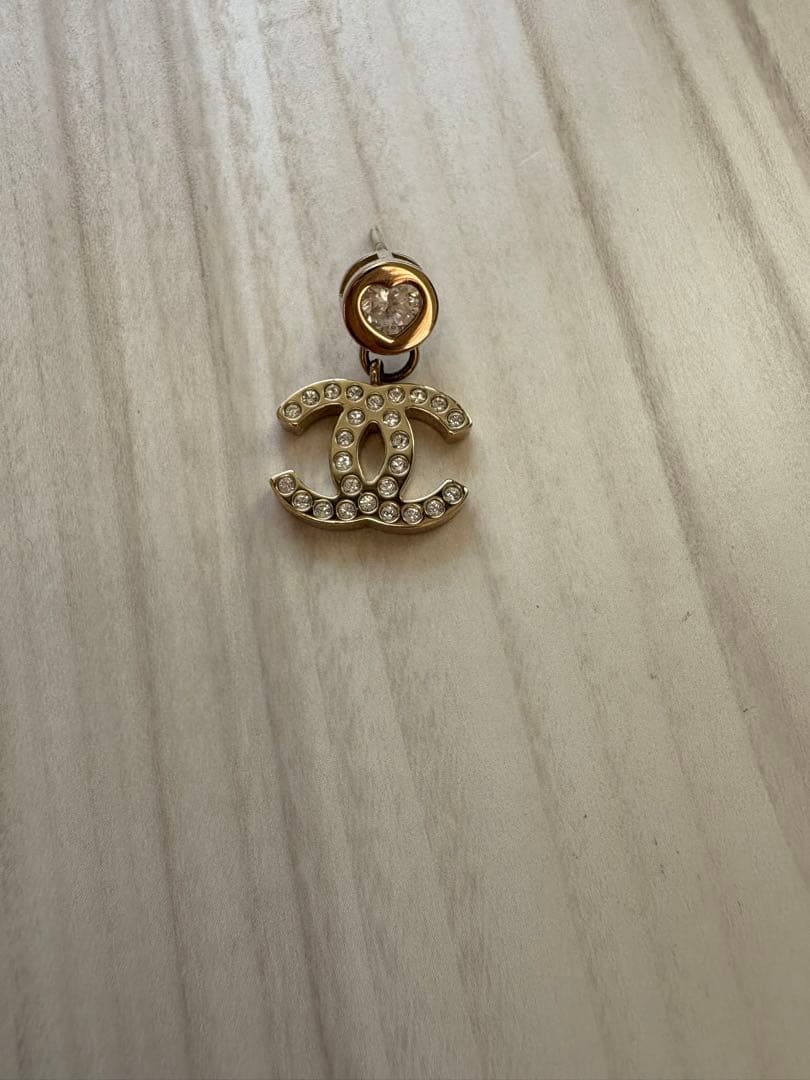 CHANEL クリスタルロゴピアス