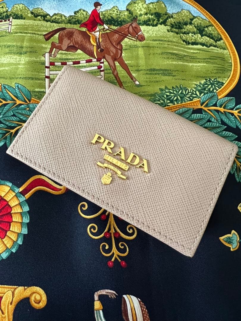 プラダ　PRADA☆名刺入れ　カードケース☆レザー☆新品同様品☆サフィアーノ