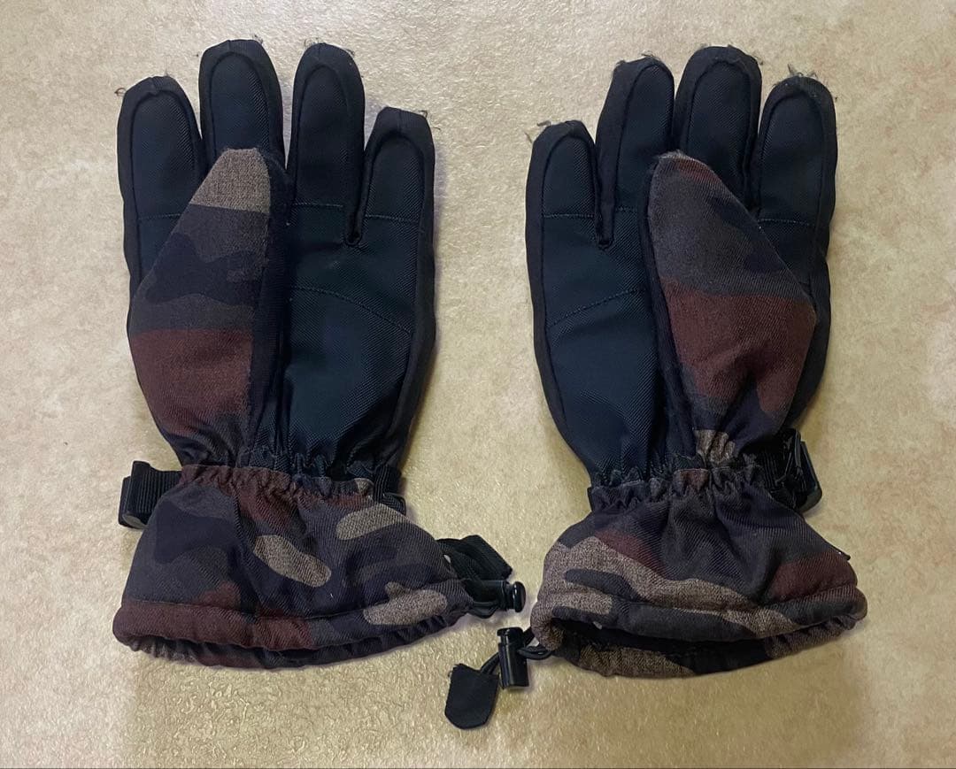 スノーウェアセット (ジャケット，パンツ，グローブ)