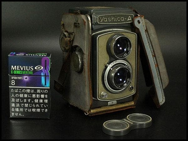 Yashica-A 二眼レフカメラ 昭和レトロ【ジャンク品】(メ1004)