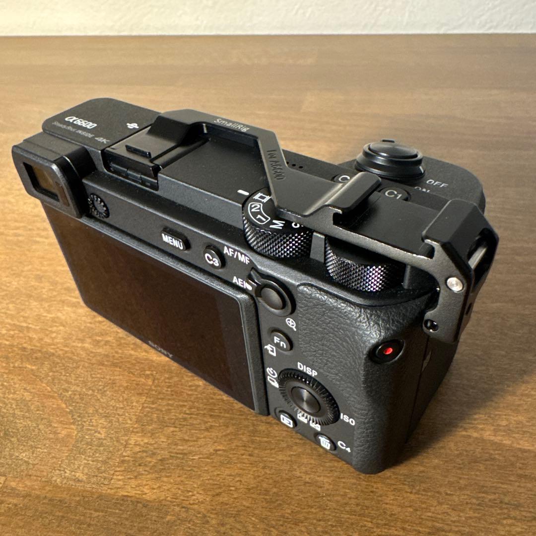 SONY α6600 ボディ海外版 SmallRigコールドシューアダプター付き