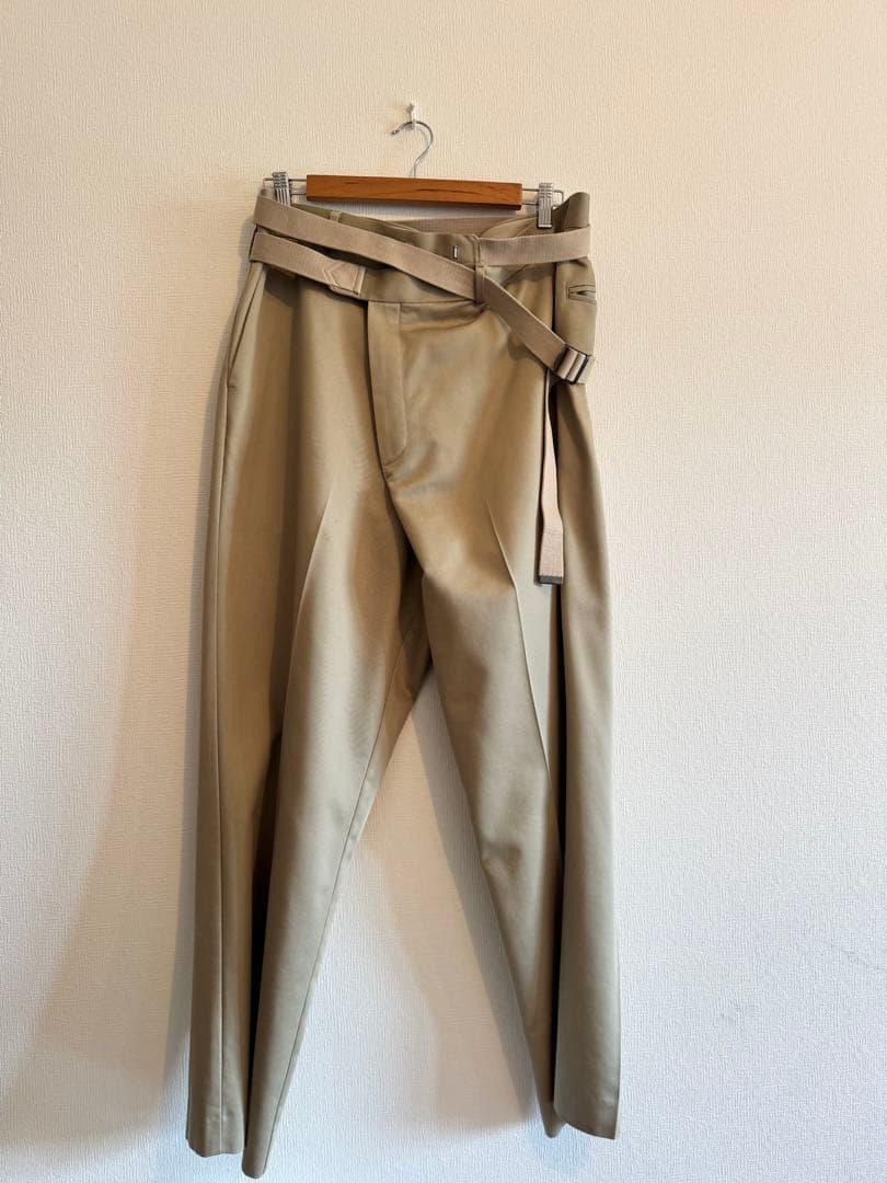 メゾンエウレカ　パンツ　ベージュ