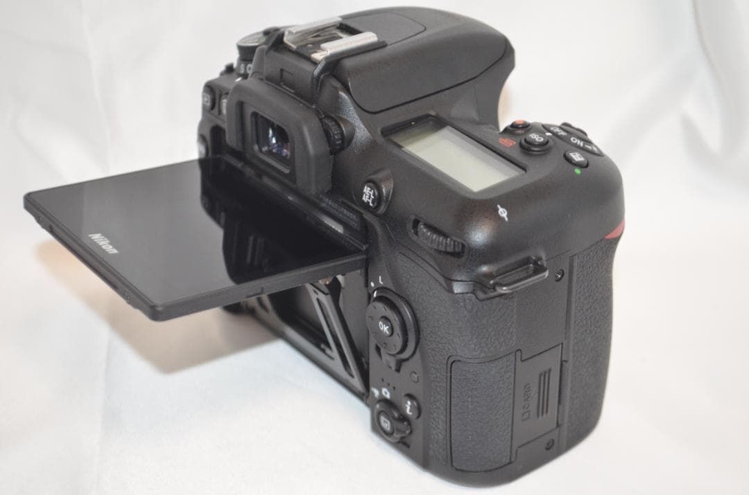 シャッター数1800回以下 Nikon D7500☆Wi-Fi搭載 三脚付