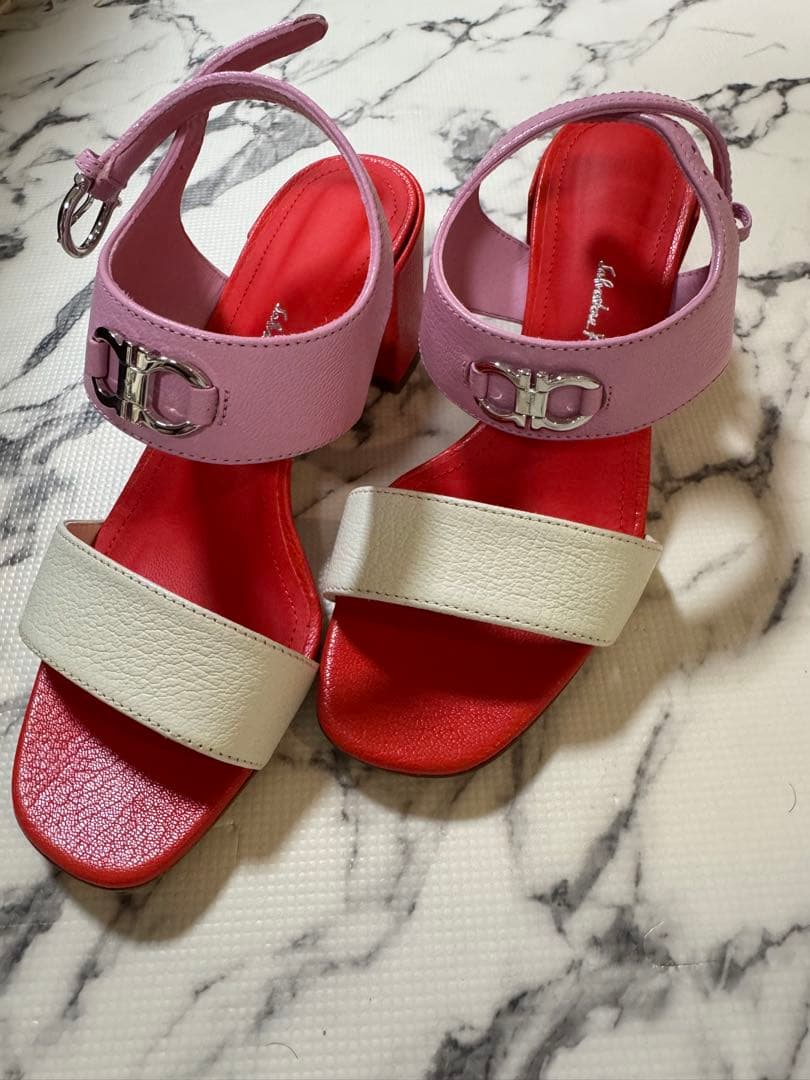 フェラガモ　サンダル