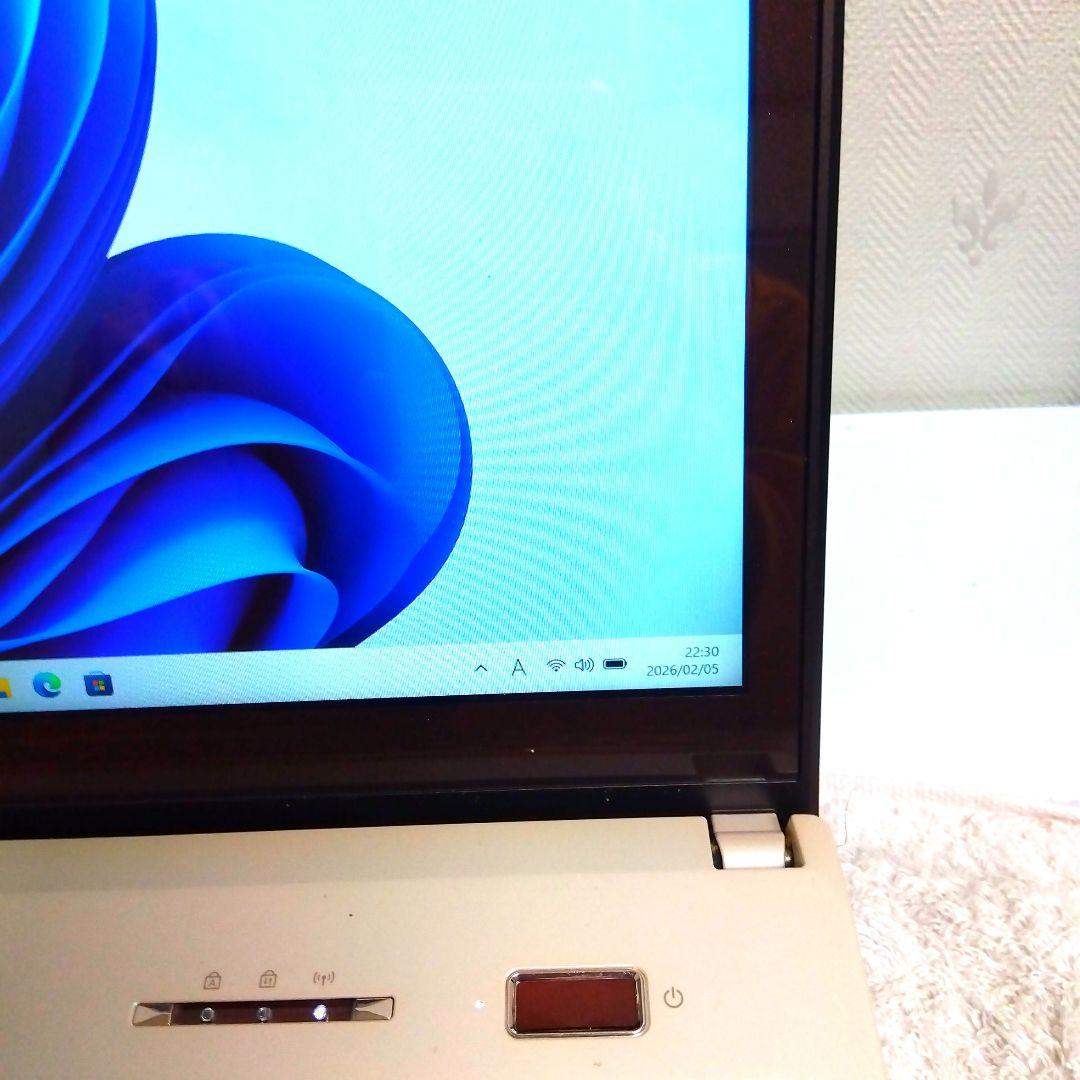 ノートパソコンWindows11 i5大容量直ぐ使えるカメラオフィス付き