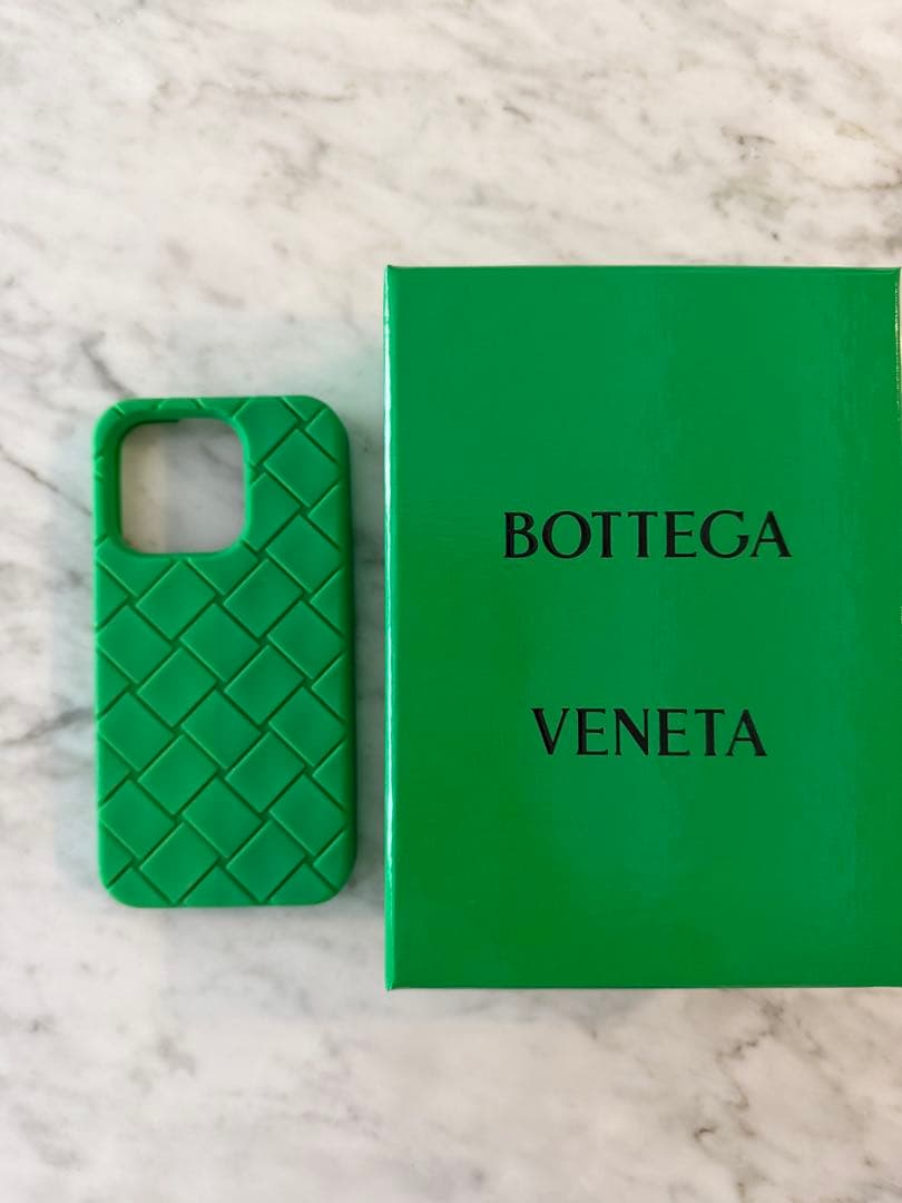 Bottega Veneta グリーン iPhone15pro ケース