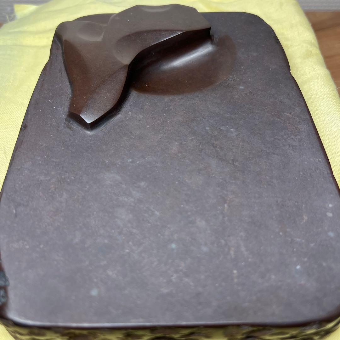 ⭕️赤間硯　名工　堀尾信夫　[芽] 新品美品　共桐箱　希少彫刻硯