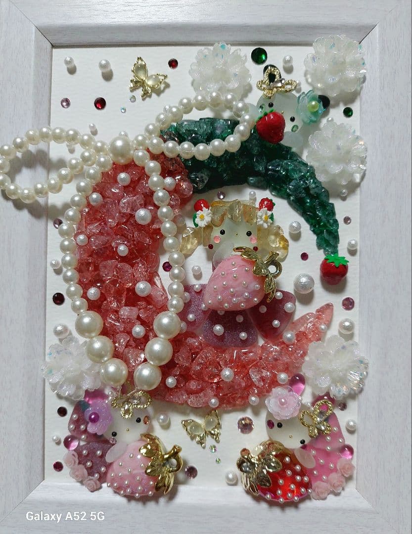 シーグラスアート 大きなリボンといちごのお月様♪