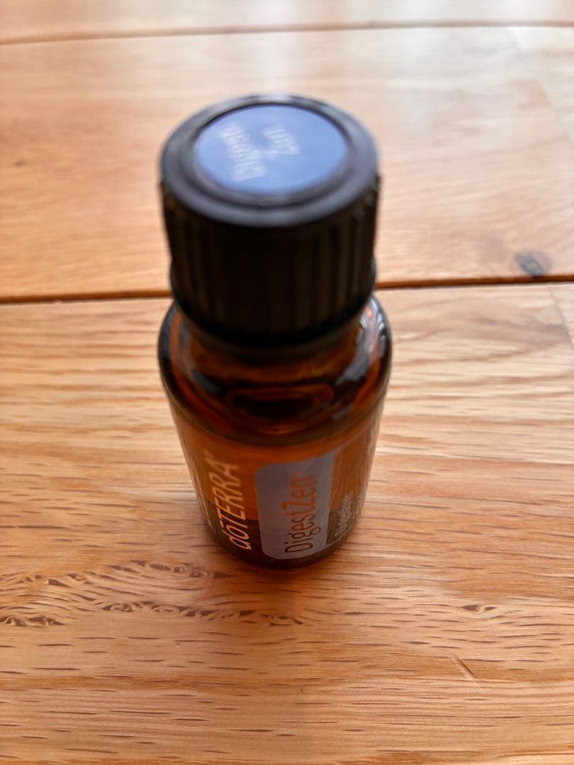 新品未開封doTERRA エッセンシャルオイル 25本セット　ケース付き