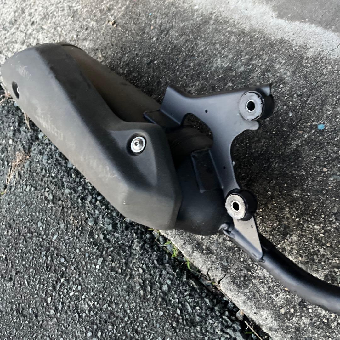 アドレスv125g 純正マフラー　1 黒い金属製マフラー