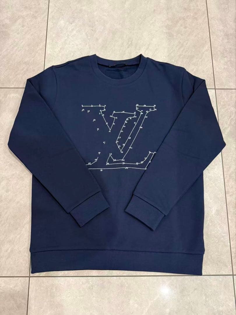 ルイヴィトン　エンボスLVロゴイントレーナー　XLサイズ