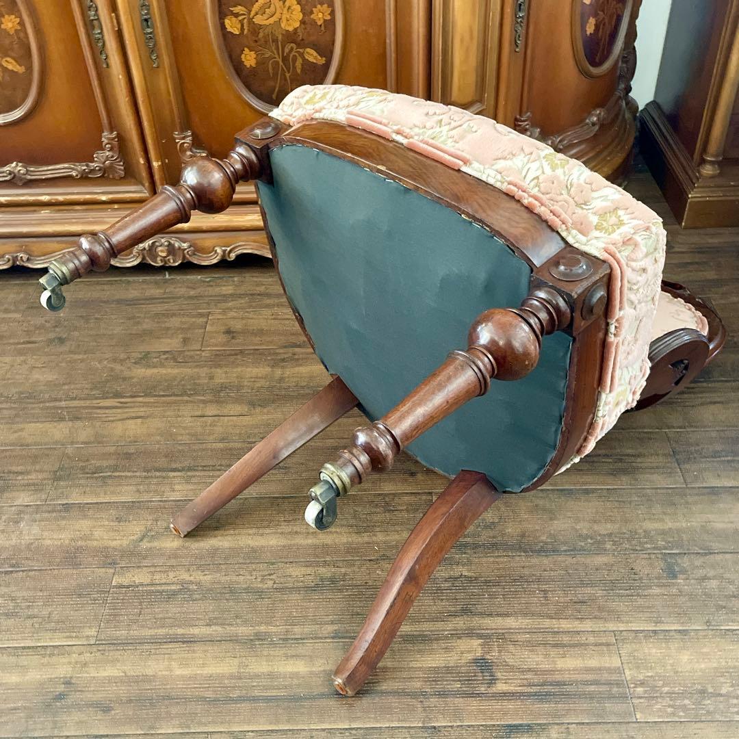 r1063 イタリア製 アームチェア 伝統的なクラシックなデザイン