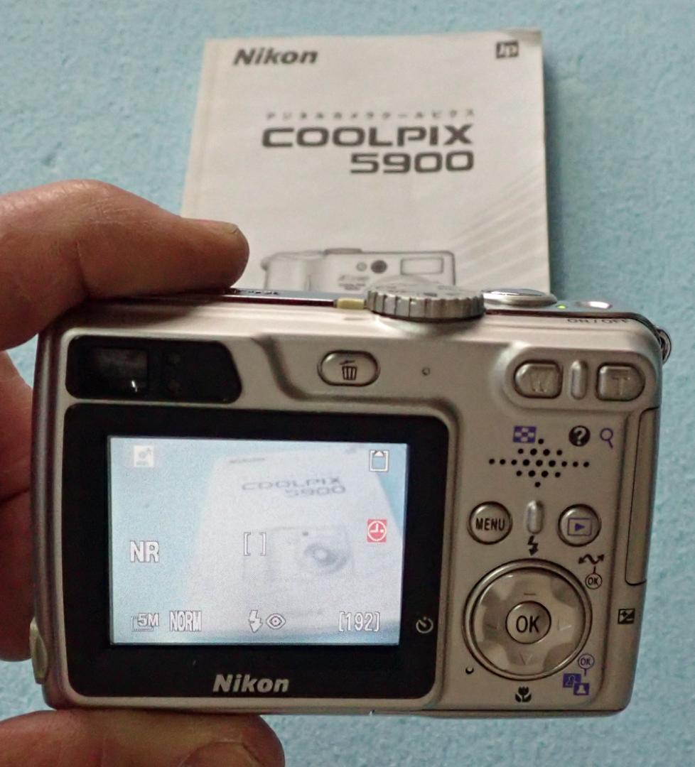 Nikon COOLPIX 5900 デジタルカメラ & 防水ケース