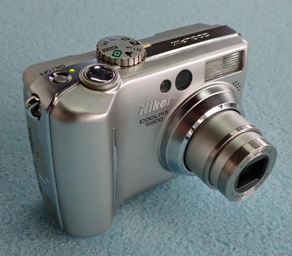 Nikon COOLPIX 5900 デジタルカメラ & 防水ケース