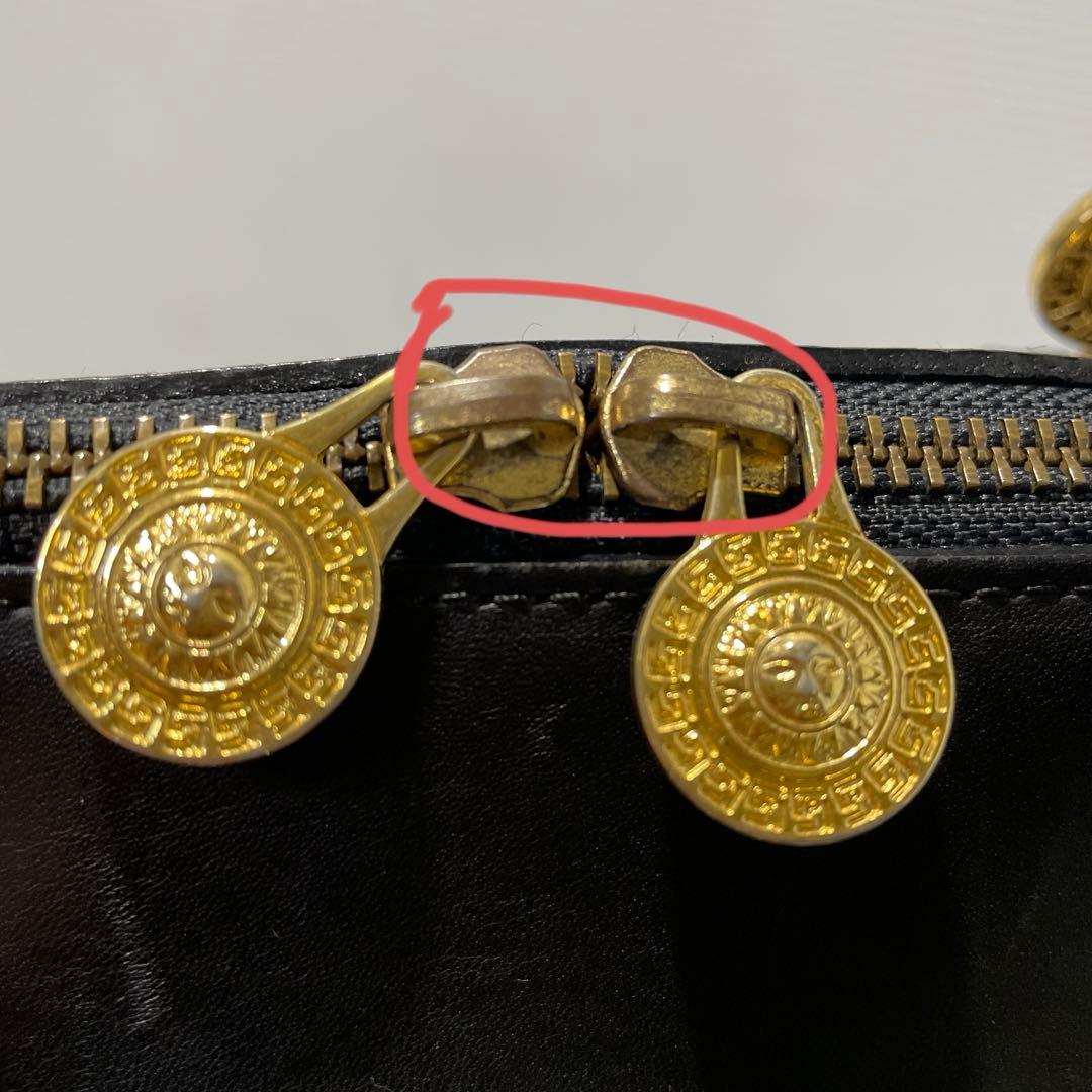 ヴェルサーチェ ハンドバッグ ボストンバッグ 2way ロゴ型押し黒 ゴールド