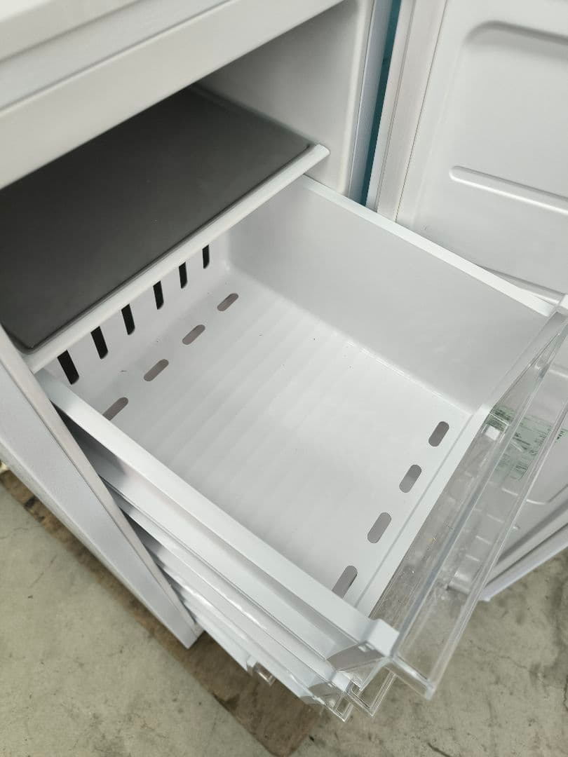 2022年製　アイリスオーヤマ　 スリム冷凍庫80L 　KUSN-8A-W