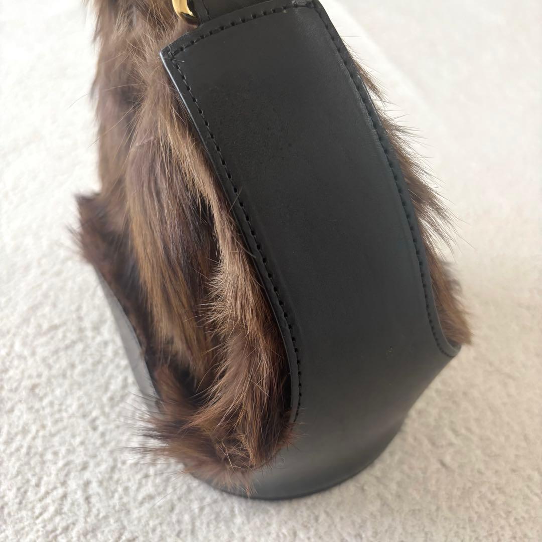 ヴィオラドーロ　レザー　ファー　ハンドバッグ