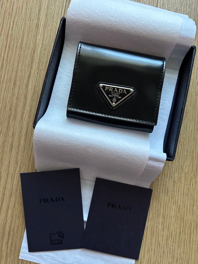PRADA ブラック レザー ケース