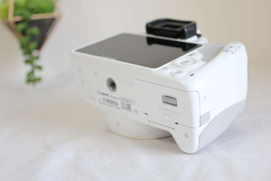 ペジュCanon Kiss X7 ホワイト 標準ズームセット