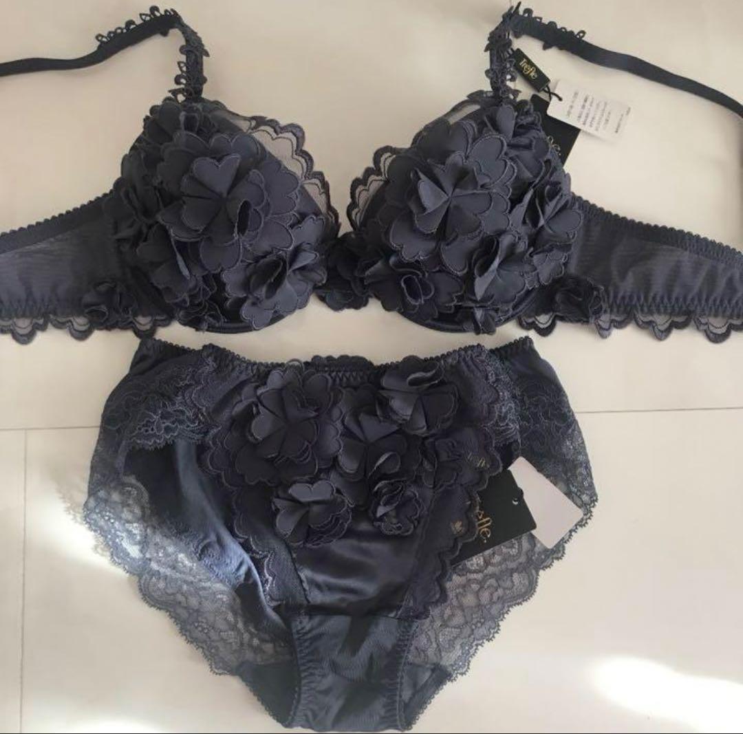 ここも　希少★最高級★ワコール★トレフル★ブラ D70&ショーツ Mセット