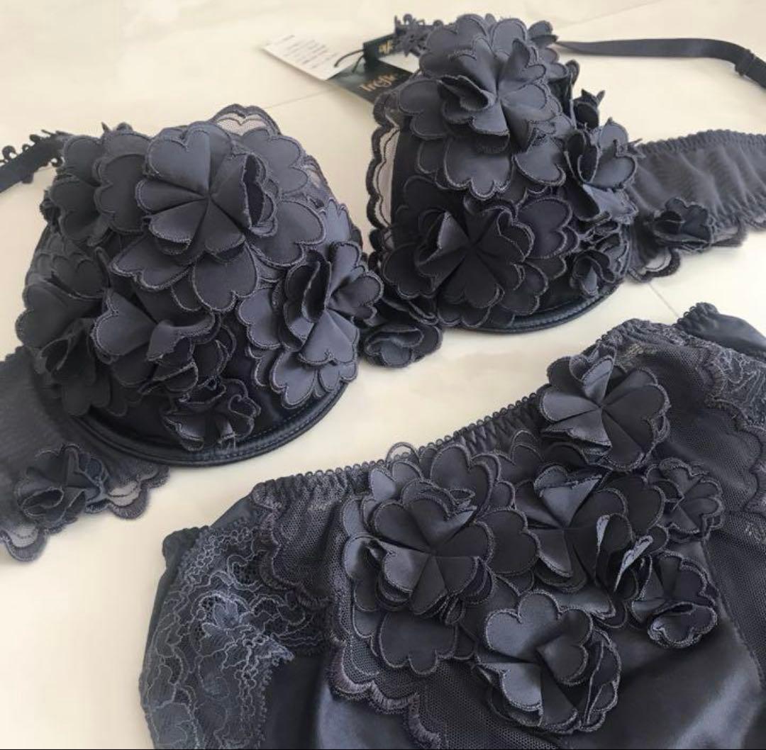 ここも　希少★最高級★ワコール★トレフル★ブラ D70&ショーツ Mセット