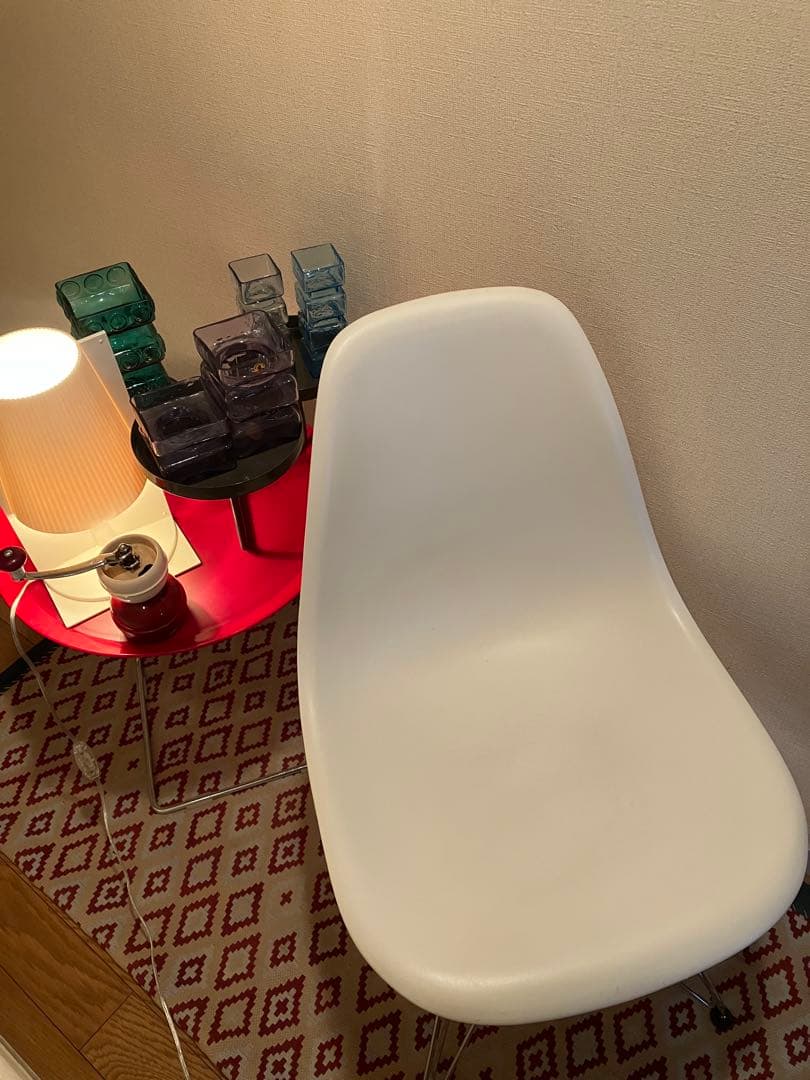 イームズ サイドシェルチェア エッフェルベース　　手渡しでお譲りです。