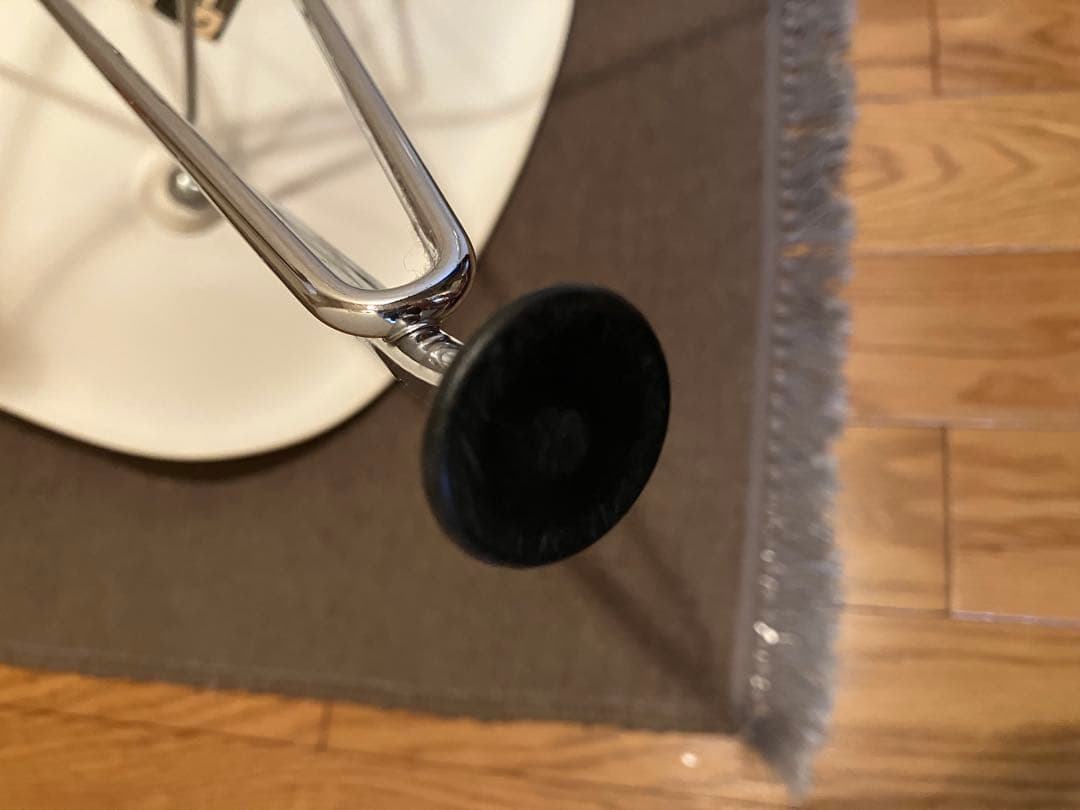 イームズ サイドシェルチェア エッフェルベース　　手渡しでお譲りです。