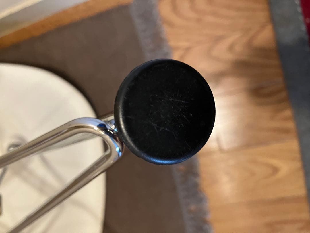 イームズ サイドシェルチェア エッフェルベース　　手渡しでお譲りです。