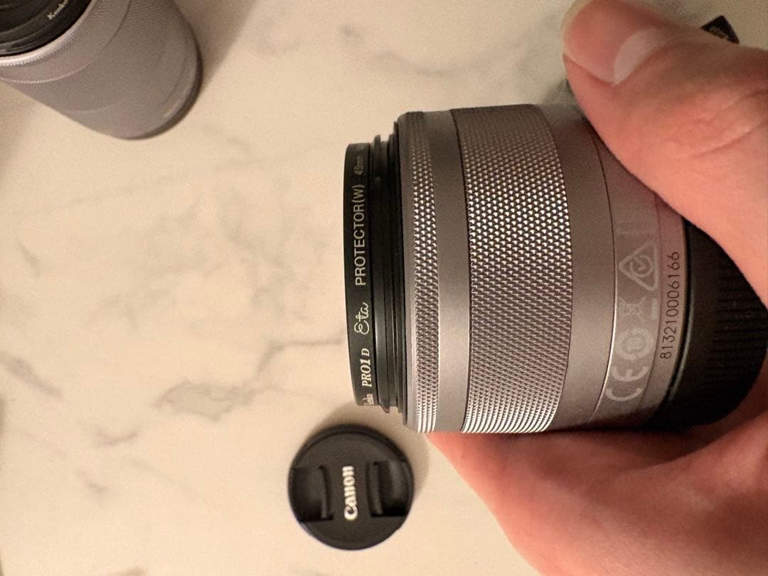 Canon EOS Kiss M ミラーレス一眼 本体とレンズ2本