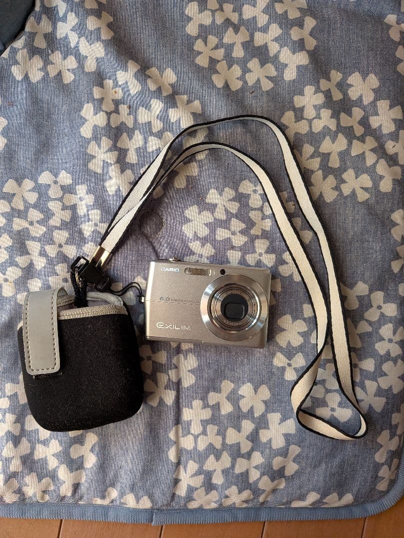 デジタルカメラ CASIO EXILIM EX-Z600