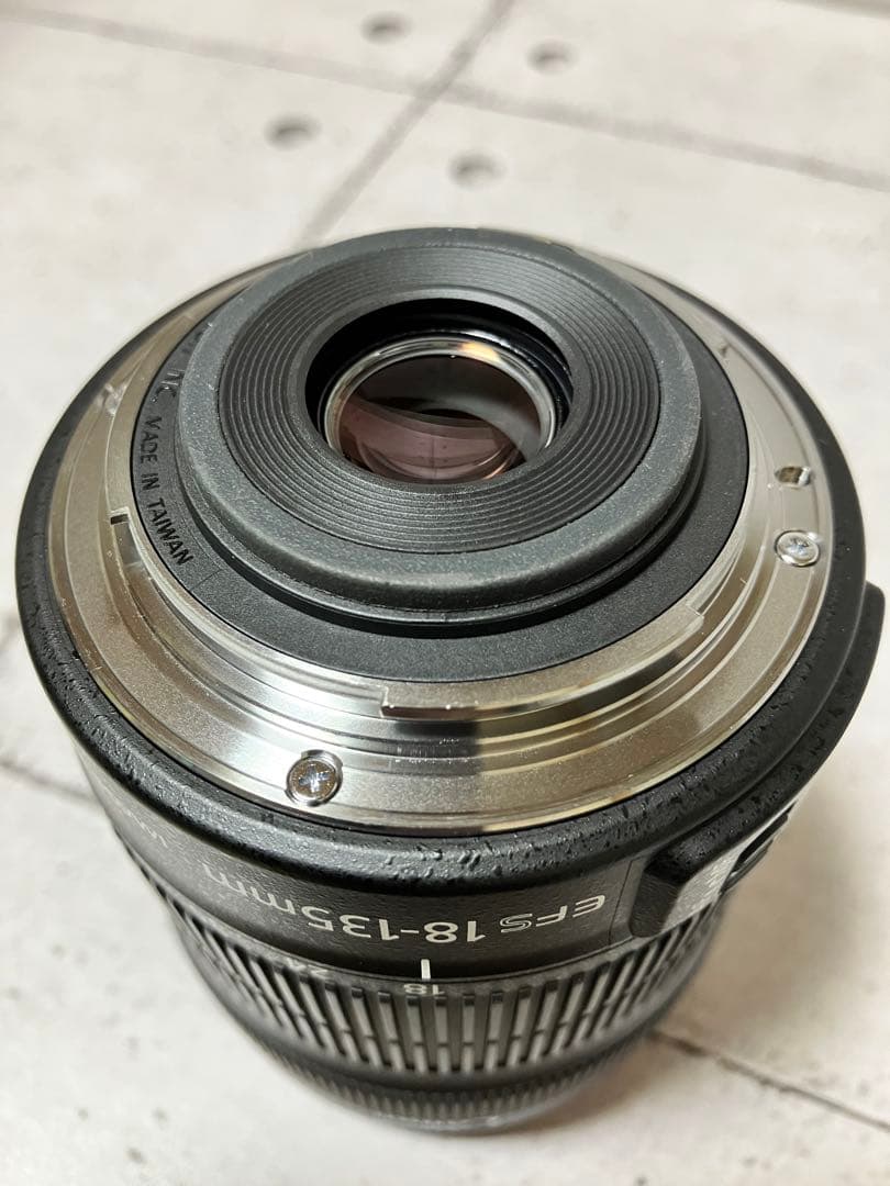 Canon EF-S 18-135mm 3.5-5.6 IS STM キヤノン