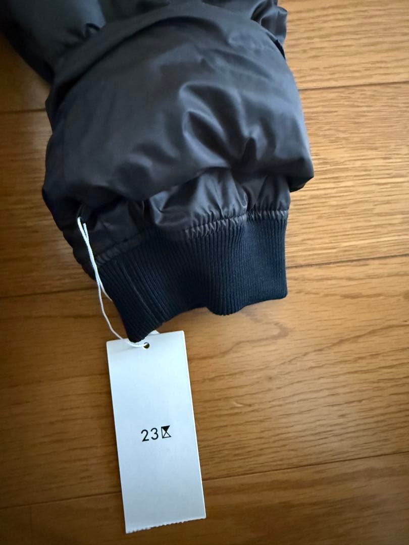 新品未使用タグ付き23区フード付き　ダウンジャットロング丈ブラック