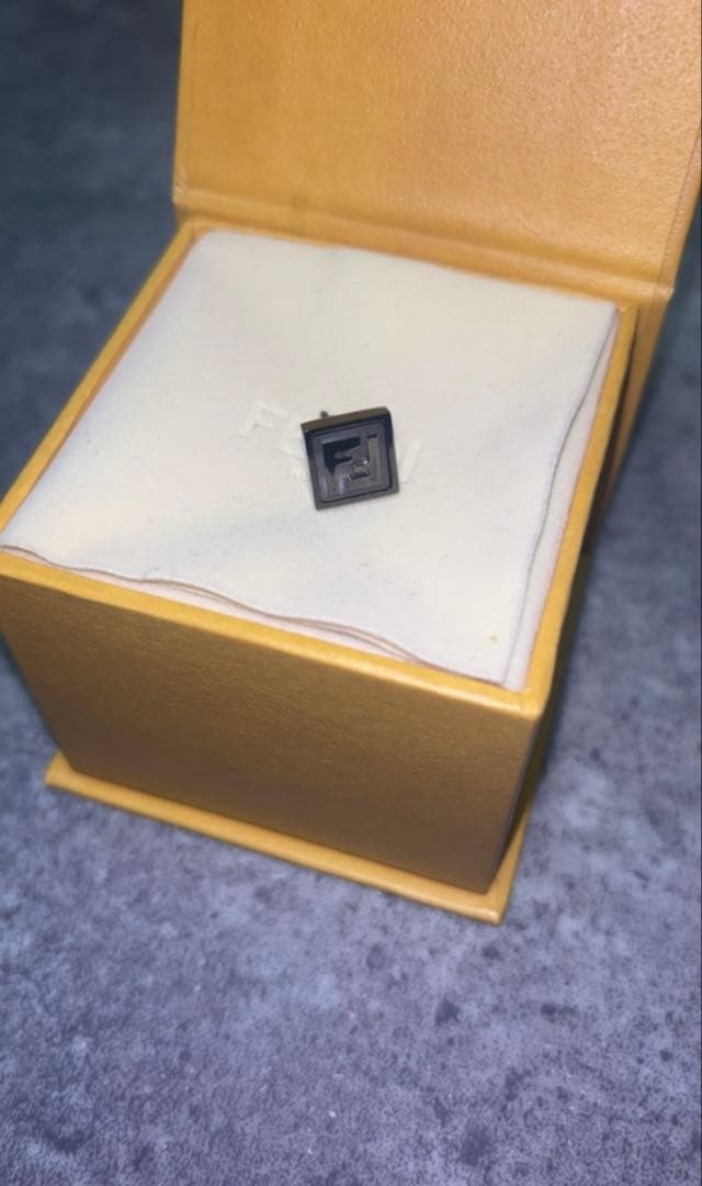 FENDI フェンディ Fロゴ ピアス 片耳用 メンズ レディース 正規品 箱有