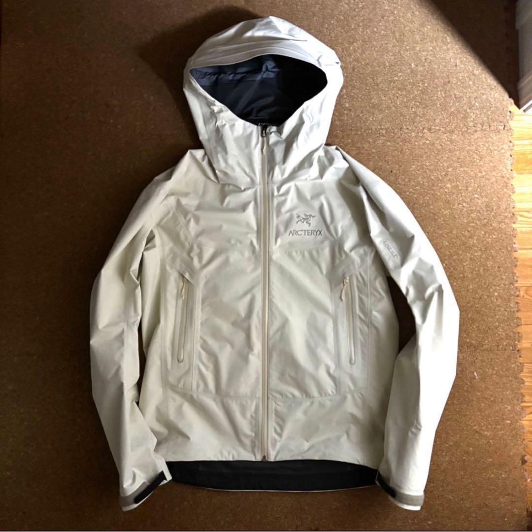 美品アークテリクスビームス ベータ SL メンズSオフホワイトナイロン