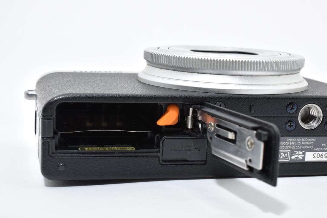 FUJIFILM XQ2 シルバー デジタルカメラ コンパクトデジタルカメラ