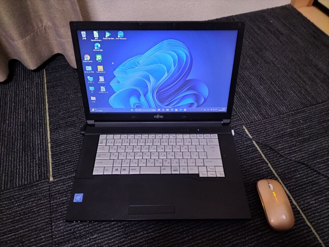 FUJITSUノートPC 4GBwin11 ACアダプター　ワイヤレスマウス付き