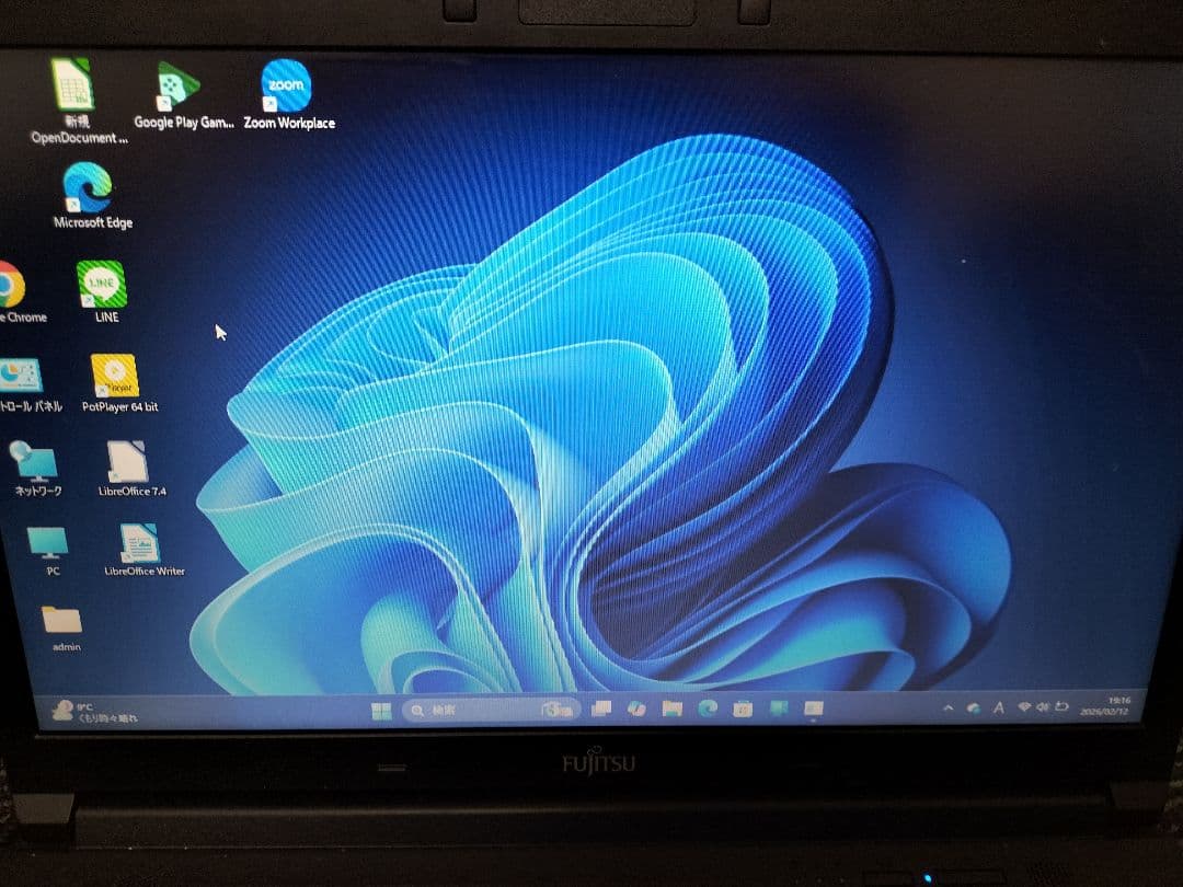 FUJITSUノートPC 4GBwin11 ACアダプター　ワイヤレスマウス付き
