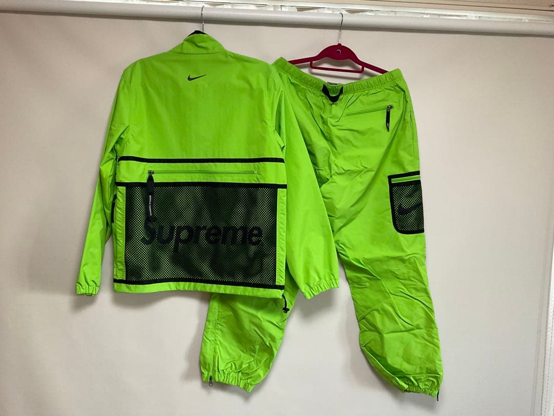 SUPREME xNIKEコラボ　セットアップサイズ違い