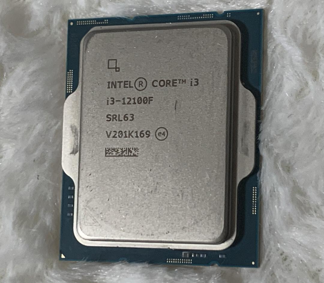 高性能 Intel Core i3-12100F 第12世代