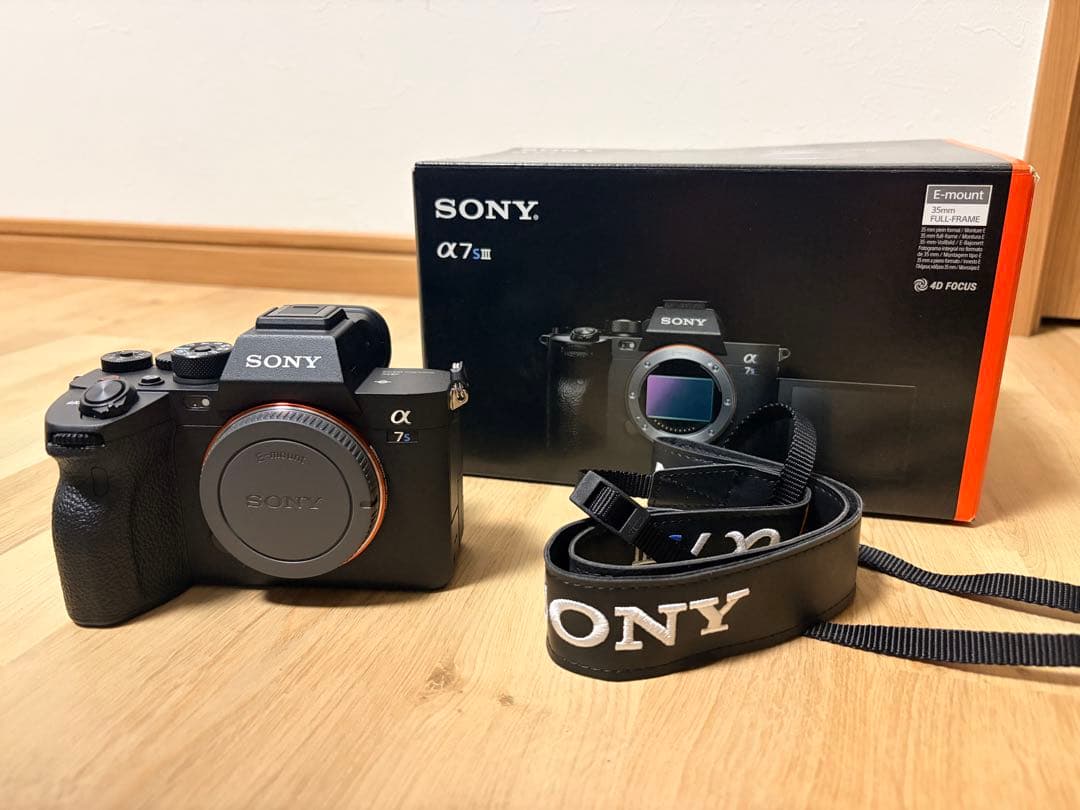 【美品】SONY [sony a7s III] ボディ（純正ストラップ付）