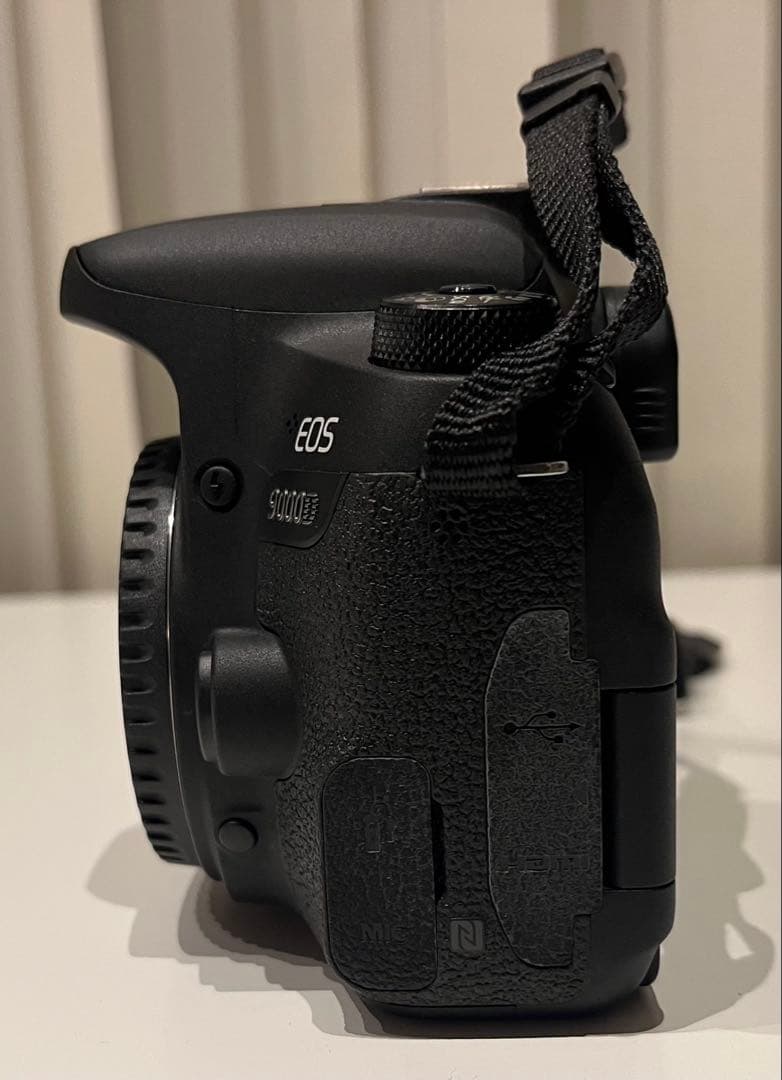 Canon EOS 9000D + EF-S 18-135mm レンズ