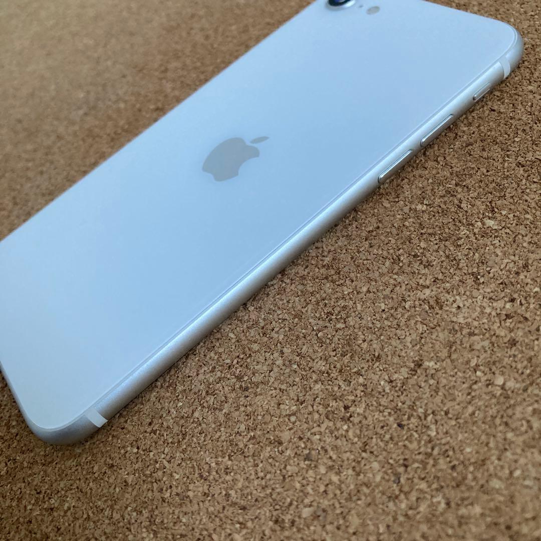 4018【早い者勝ち】美品☆電池新品☆iPhoneSE2 64GB SIMフリー