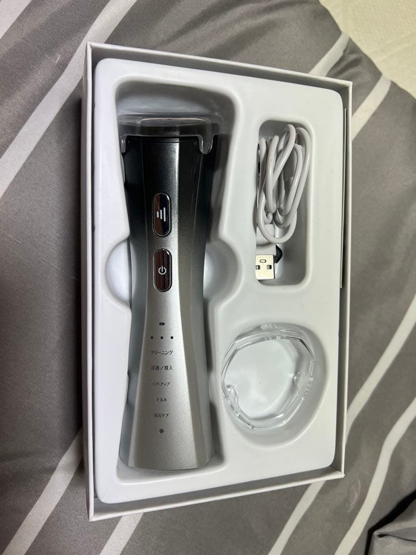 美顔器 USB充電 シルバー 三角形ヘッド