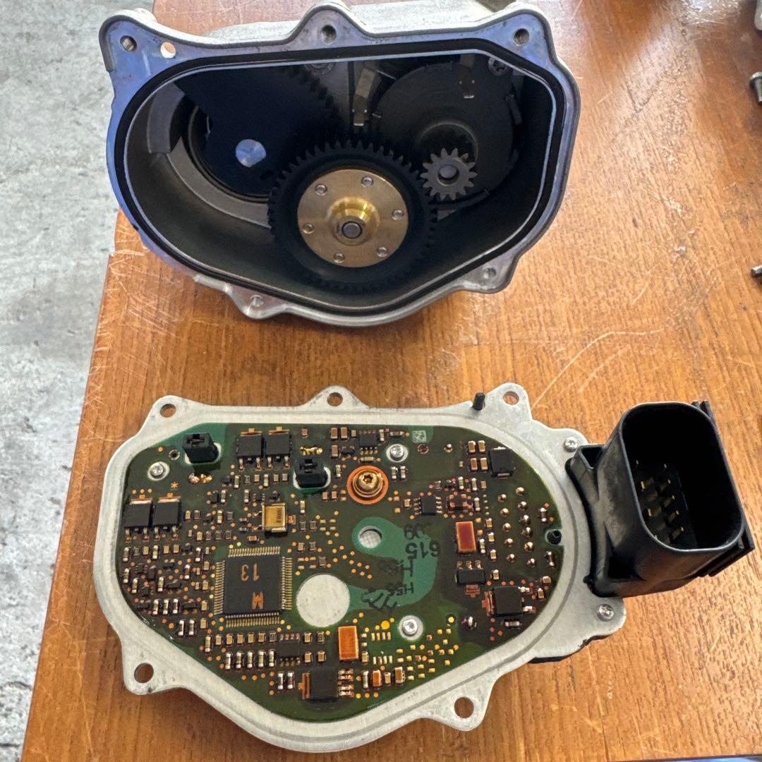  E92 m3 スロットルサーボモータ　強化ギア①