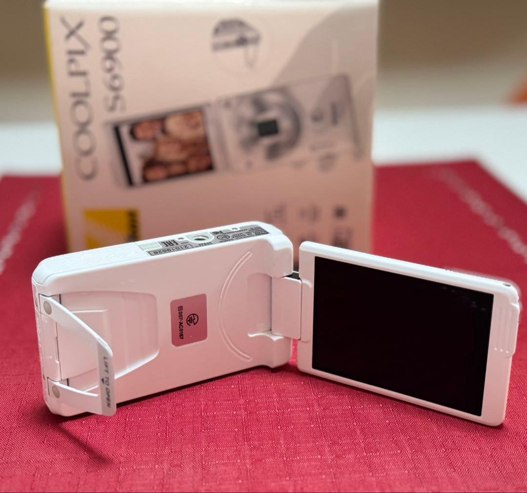 希少 廃盤 新品未使用 COOLPIX S6900 NIKON NIKON