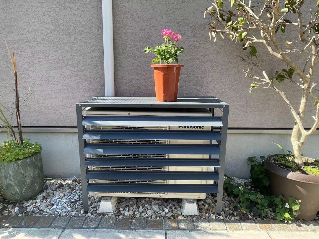 アルミ製 エアコン室外機カバー排気ルーバー方向可調整 Rホワイト