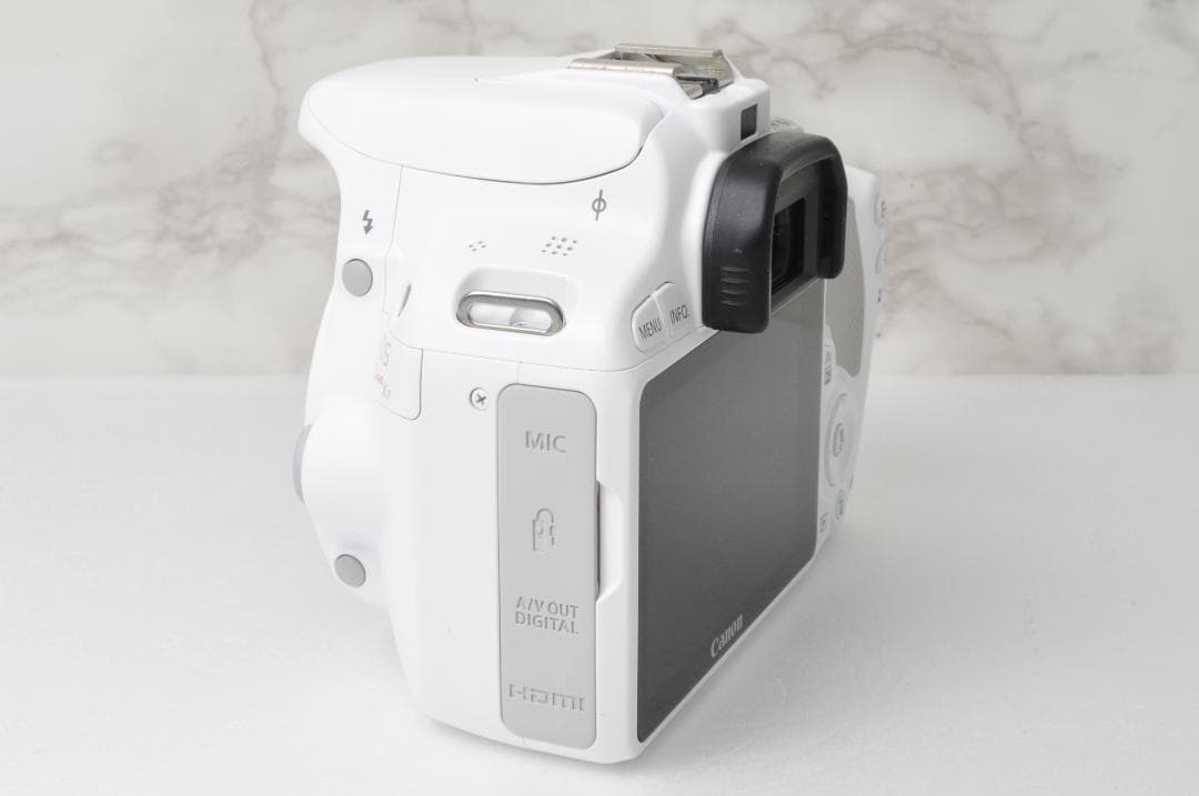 ショット数少なめ Canon EOS Kiss X7⭐️ホワイト スマホ転送