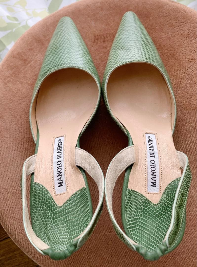 【美品】Manolo Blahnik グリーン ポインテッドトゥ ヒール