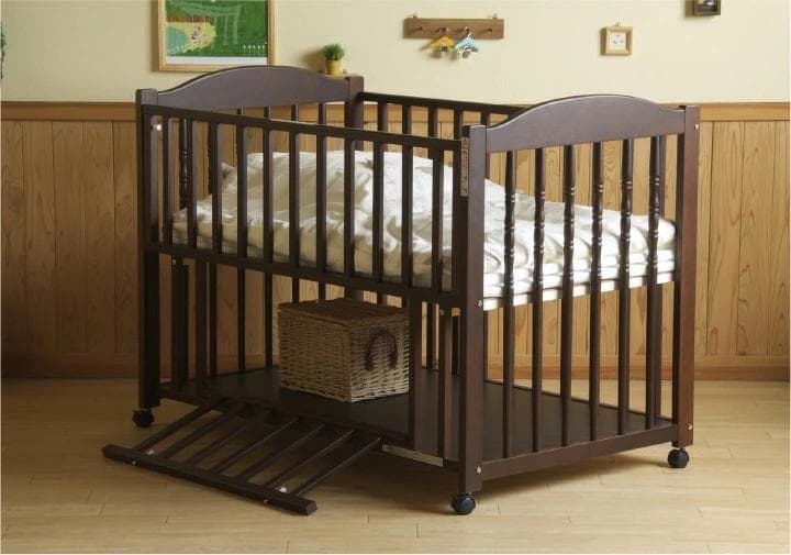 日本製 ベビーベッド ダークブラウン　木製　レギュラーサイズ