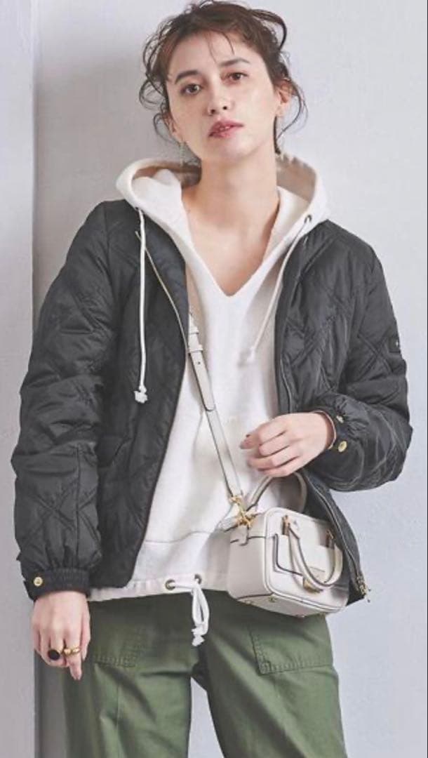 美品　タトラス セルディア ノーカラーライトキルティングダウン ブラック